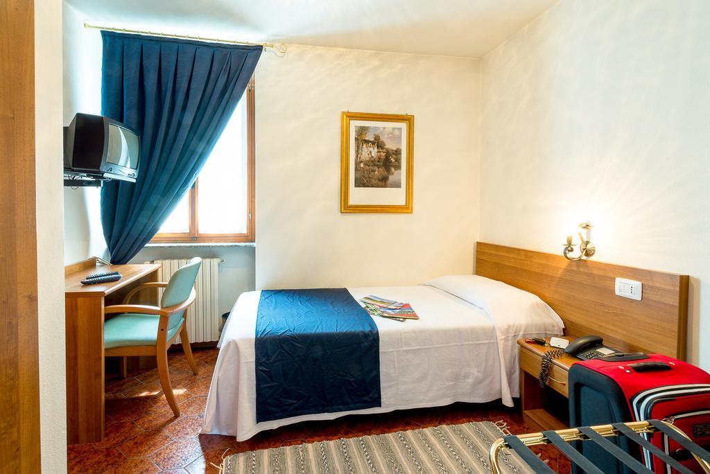 Albergo Altavilla Tirano Ruang foto