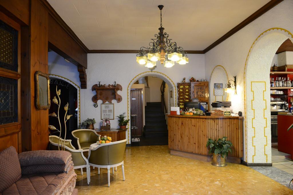 Albergo Altavilla Tirano Bagian luar foto